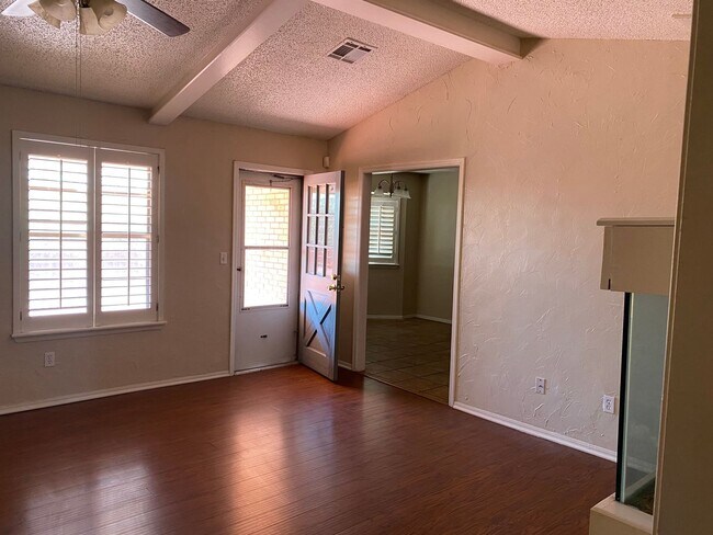 Building Photo - 2312 Shadowlake Dr