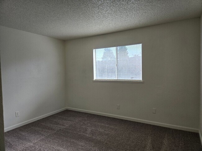 Building Photo - 545 Bluefield Ave