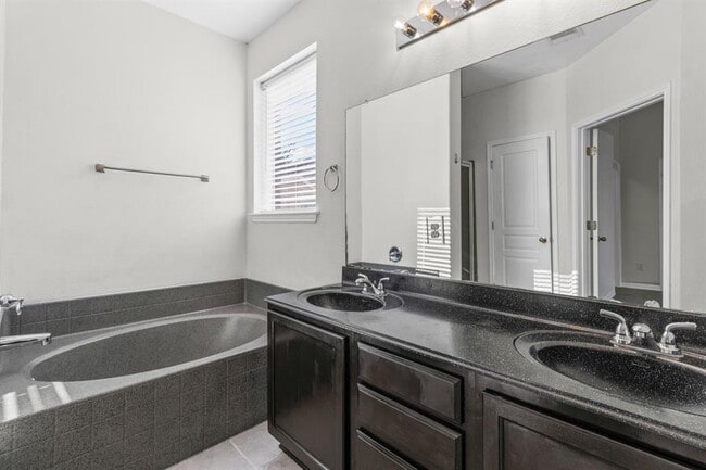 Building Photo - 4209 Rolling Water Dr