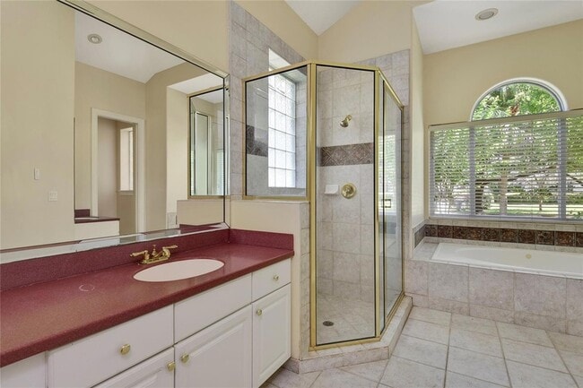 Building Photo - 1879 Sunset Dr