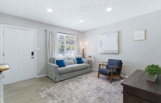 Building Photo - Charming Sarasota Retreat –4-Bedroom/3-Bathroom Modern Pool Home Near Everything!