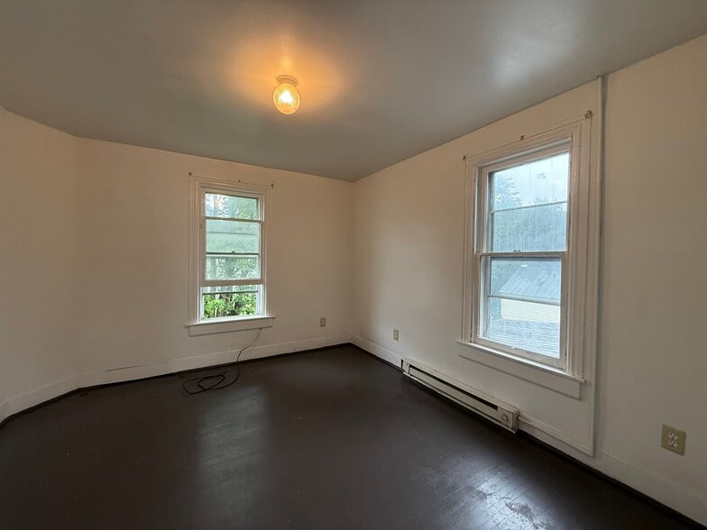 Building Photo - 703 2nd St