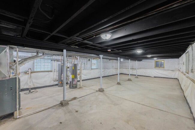 Building Photo - 4844 W 23rd St