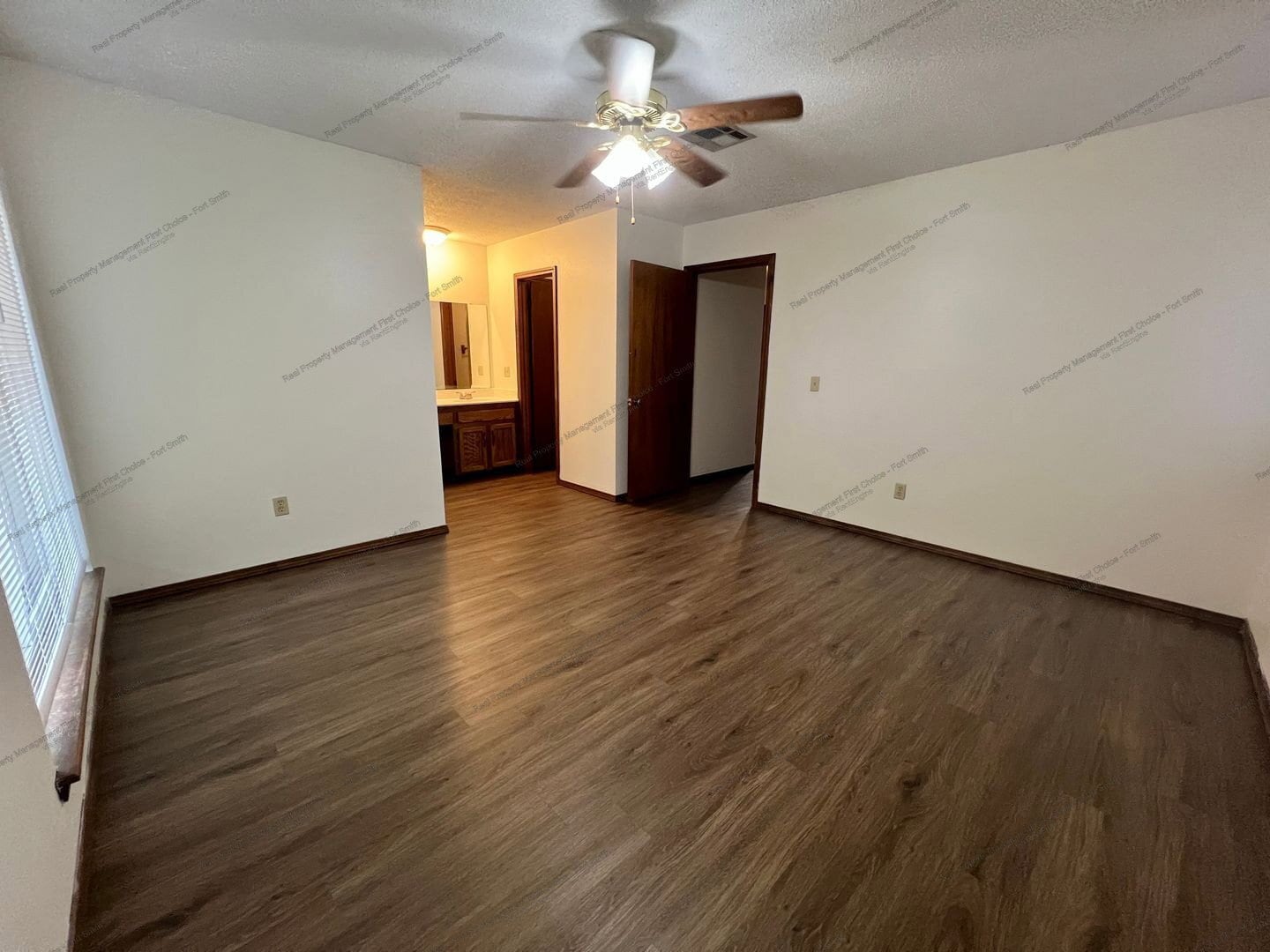 Building Photo - 102 Beta Cir