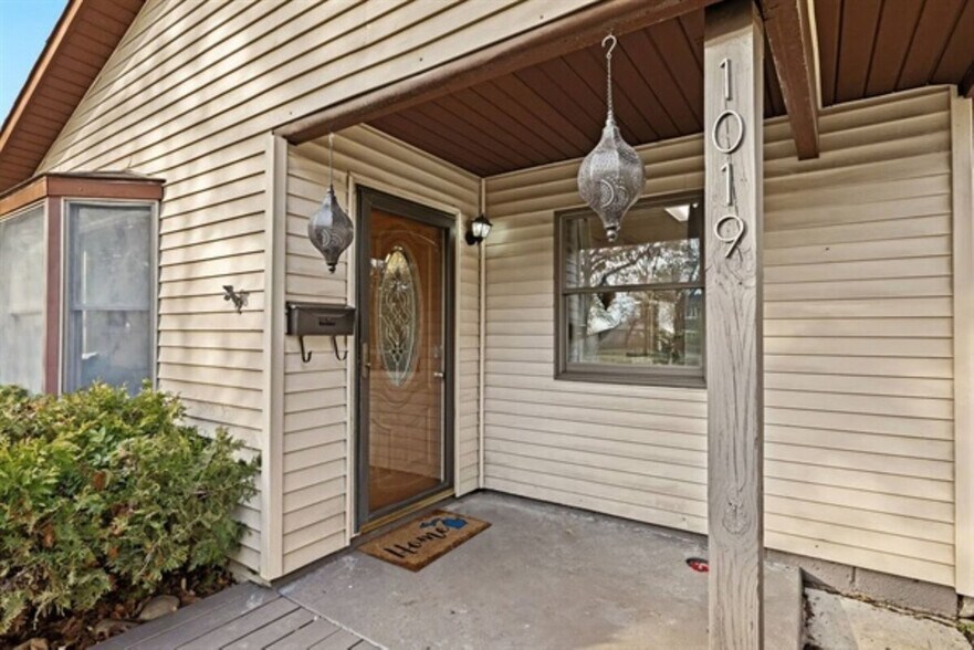 Building Photo - 1019 E Hayes Ave