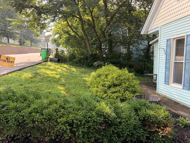 Building Photo - *** AVAILABLE NOW – Rare Downtown Corydon Rental! ***