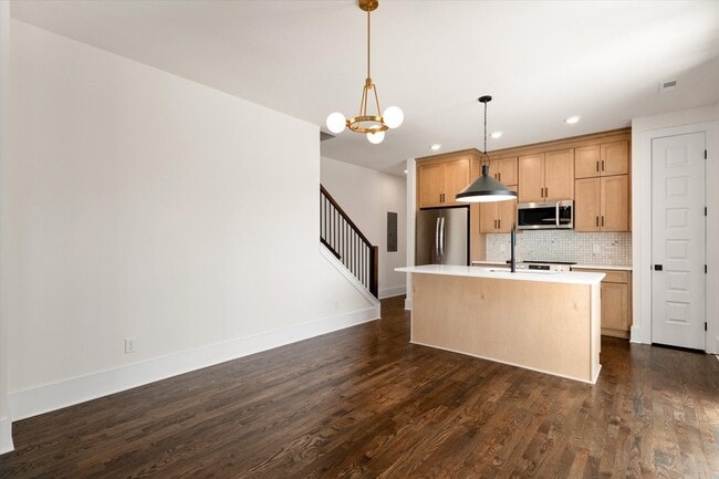 Building Photo - 1802 10th Ave N