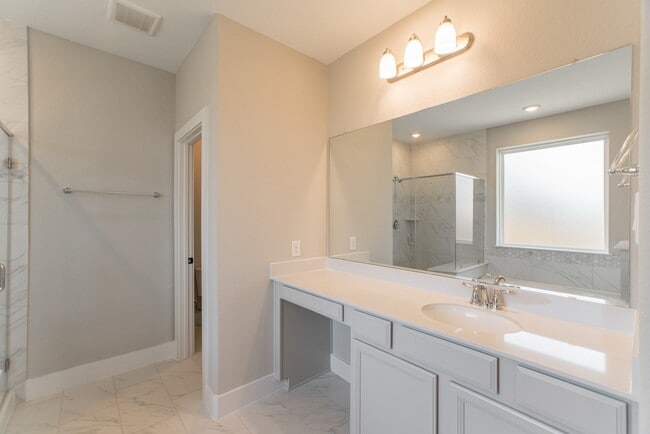 Building Photo - 2016 Woodland Park Ct