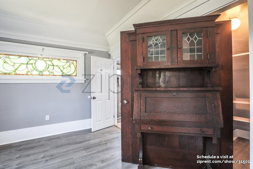 Building Photo - Unit