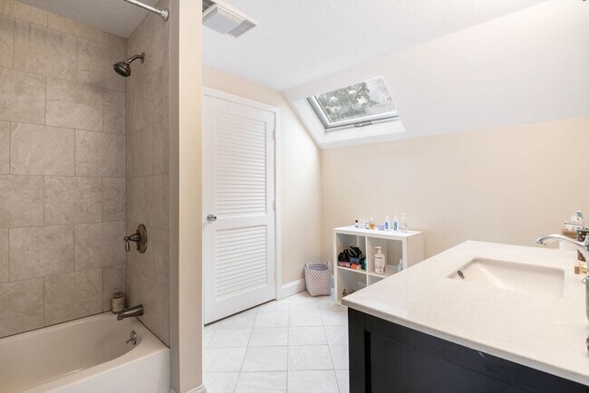 Building Photo - 29 Wainwright Rd