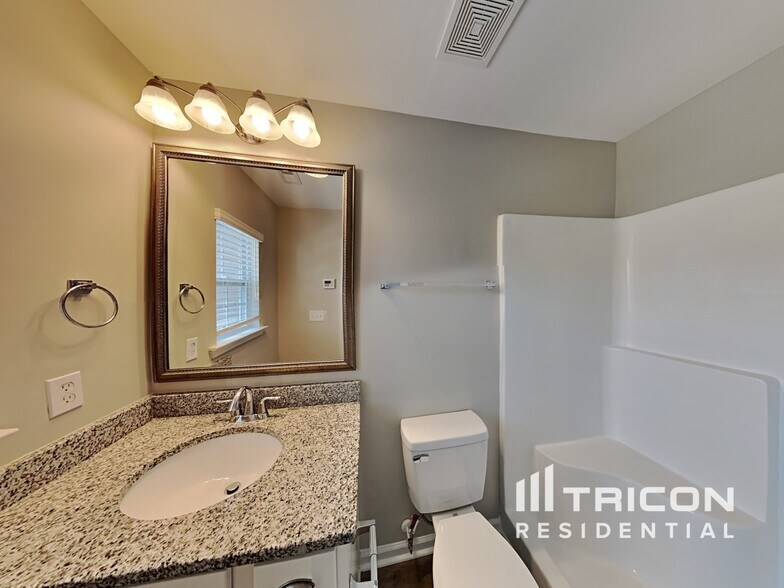 Building Photo - 314 Forest Green Dr