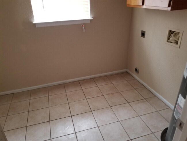 Building Photo - 610 E Water St