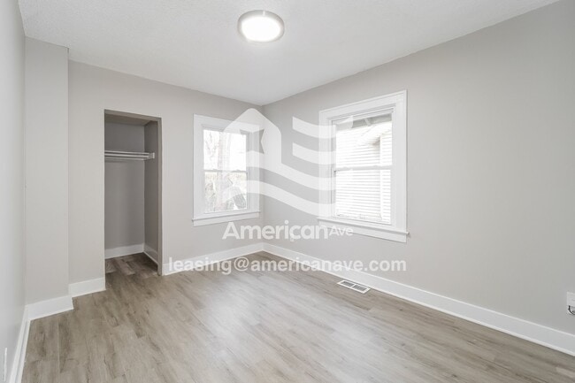 Building Photo - 5840 Park Ave
