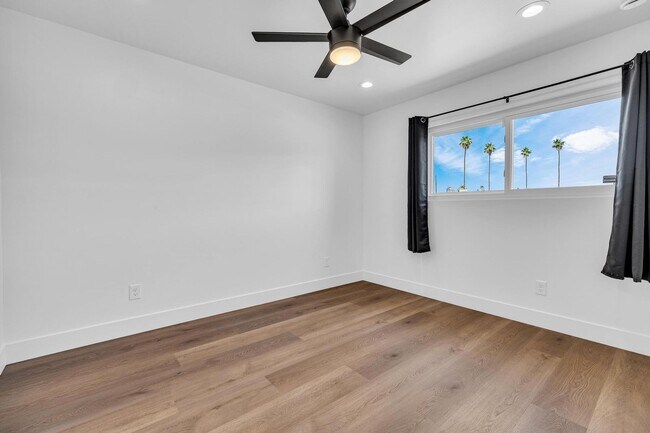 Building Photo - 6 Bedroom/4 Bath - Fully Remodeled