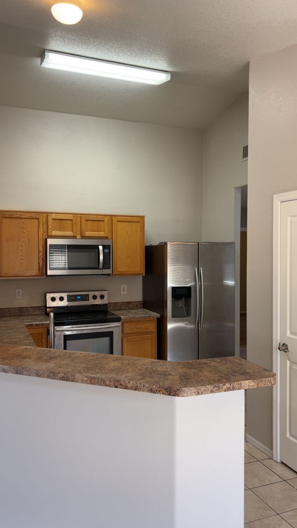 Building Photo - Great 4Bdm 2Ba Home, in a well desired loc...