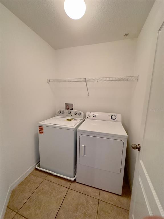 Building Photo - 1335 Priory Cir