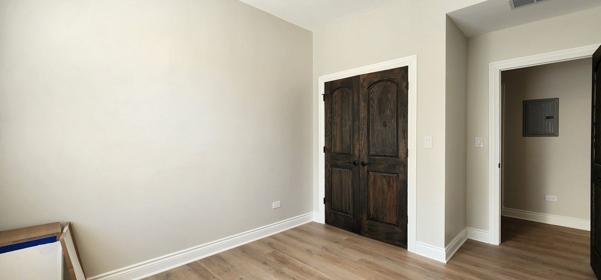 Building Photo - 2552 S Central Park Ave