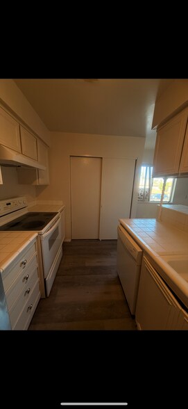 Building Photo - 72701 Willow St