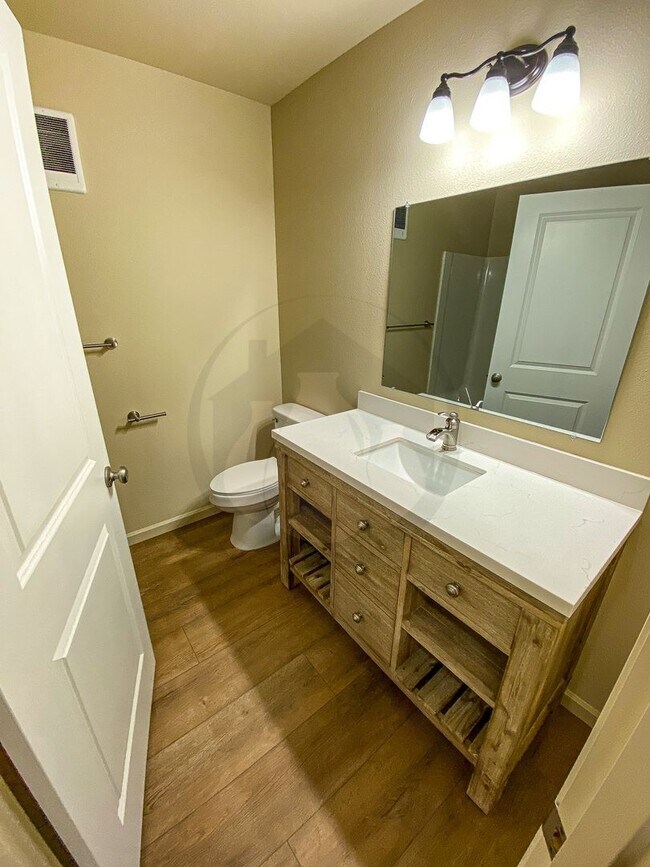 Building Photo - Willamina Duplex