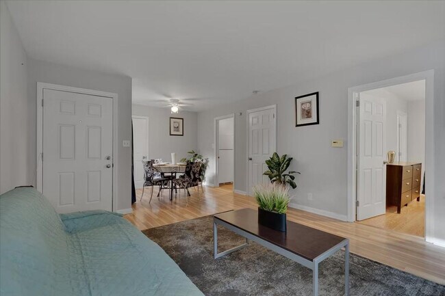 Building Photo - 803 W Markham Ave