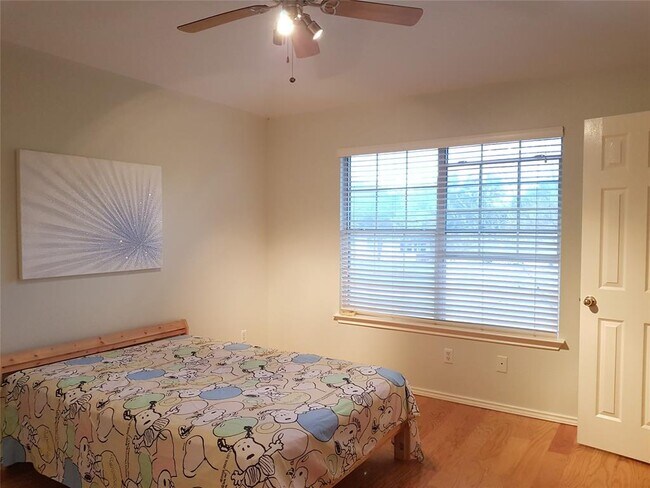 Building Photo - 16100 S Great Oaks Dr