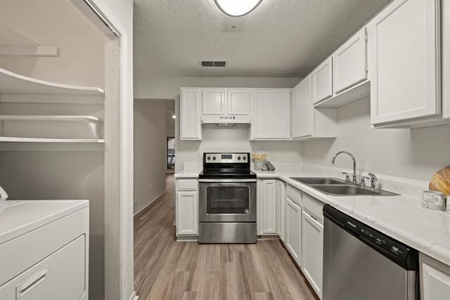 Building Photo - 2911 Post Oak Dr