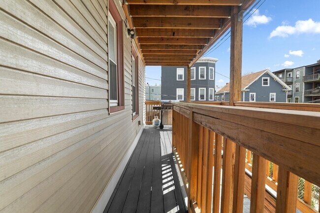 Building Photo - 22 Buttonwood St