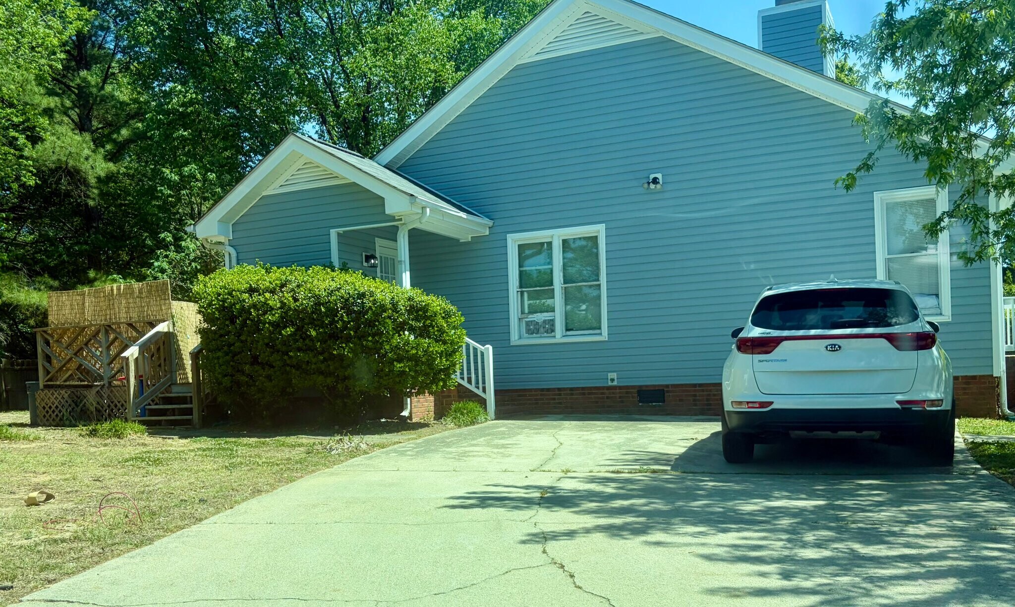 Building Photo - 1235 Shakentown St