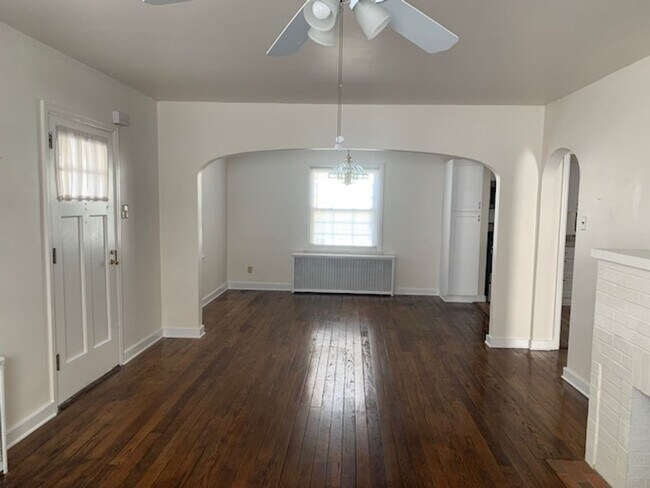 Building Photo - Newly Renovated 3 bedroom, 2.5 bath home