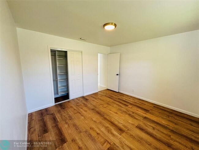 Building Photo - 1472 NE 30th Ct
