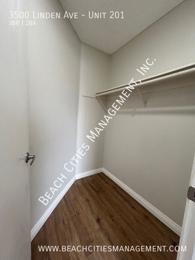 Building Photo - 3500 Linden Ave
