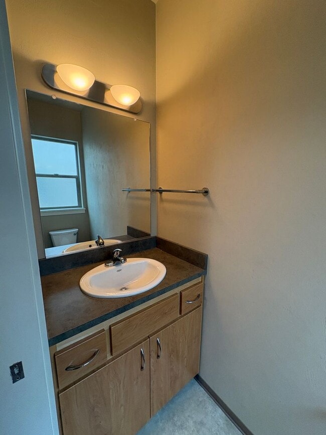 Building Photo - 2 Bedroom 1 1/2 Bath Close to campus on 14th & Patterson