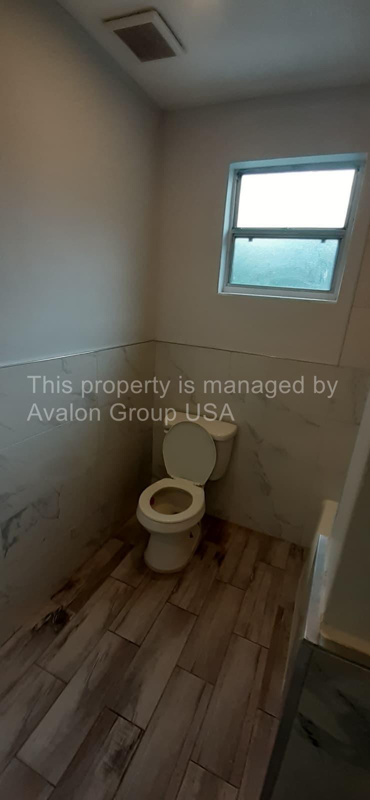 Building Photo - 1184 E 18th St