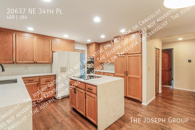 Building Photo - 20637 NE 34th Pl