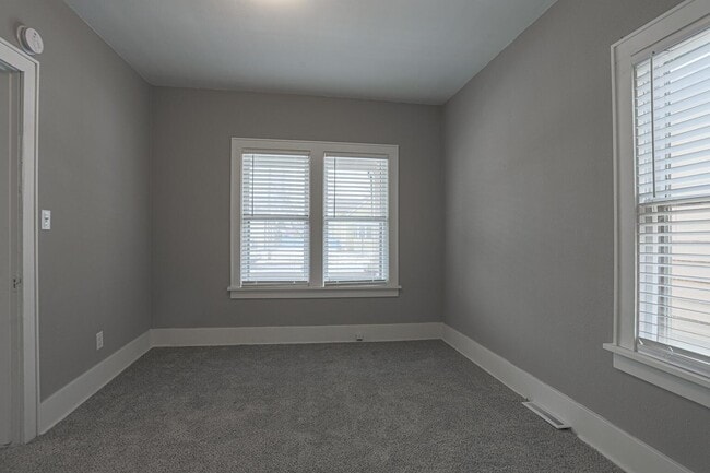 Building Photo - 2028 7th Ave