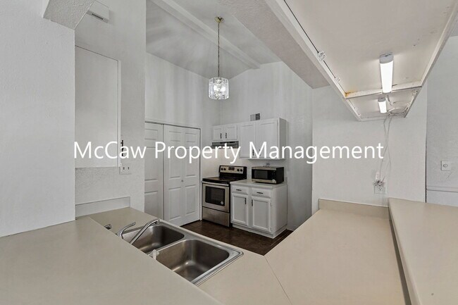 Building Photo - 7933 Bermejo Rd