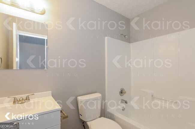 Building Photo - 415 Deer Park Dr