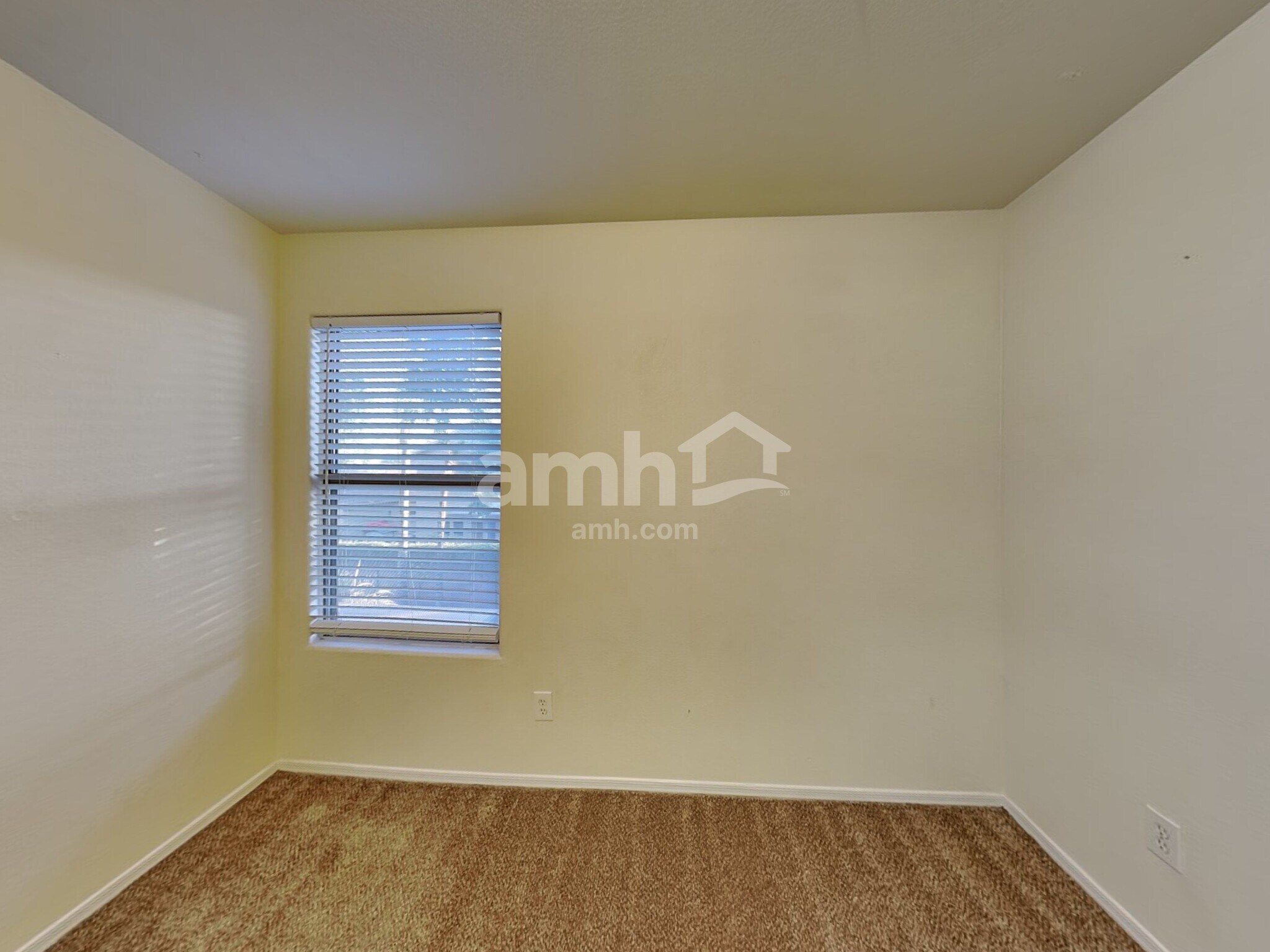 Building Photo - 9325 E Oro Ave