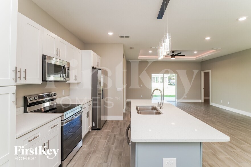 Building Photo - 1666 Redfin Dr