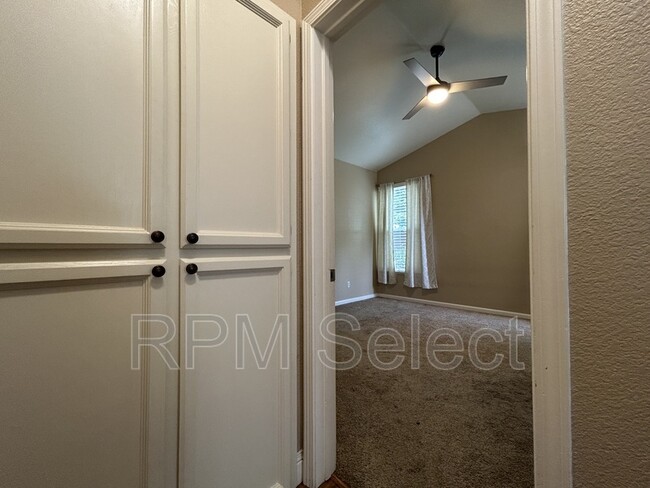 Building Photo - 1724 Magenta Dr