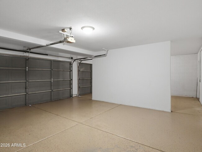 Building Photo - 5201 E Fellars Dr