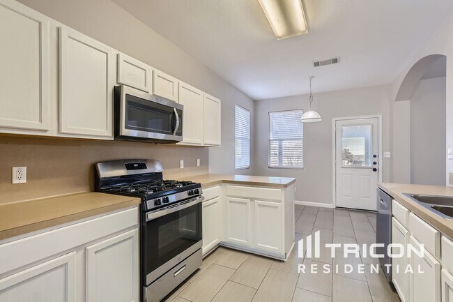 Building Photo - 312 Nogales Ln