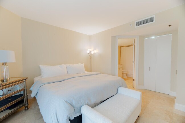 Building Photo - 2565 S Ocean Blvd