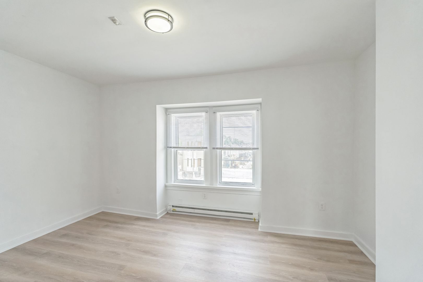Building Photo - 5536 Chester Ave