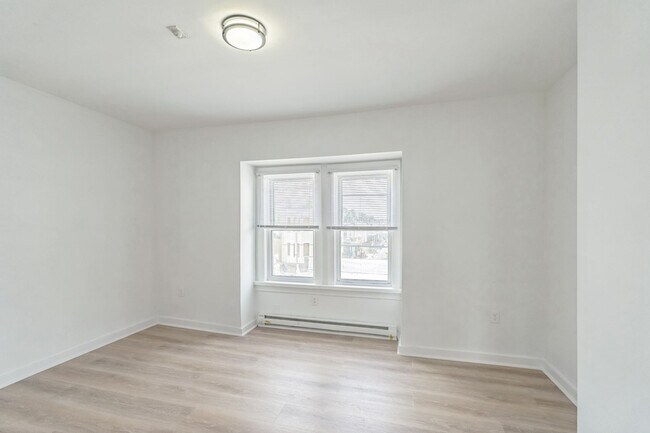 Building Photo - 5536 Chester Ave