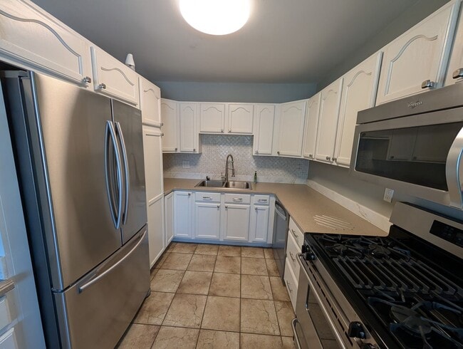 Building Photo - 3 Bedroom 2.5 Bathroom Cavalier Palms House