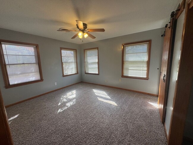 Building Photo - 2218 Rosewood Dr