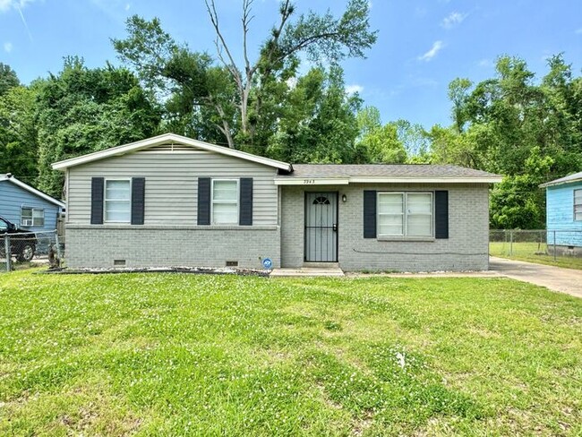 Building Photo - 3943 Maynard Dr
