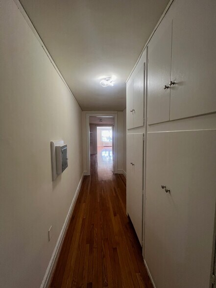 Building Photo - 155 Evergreen Pl