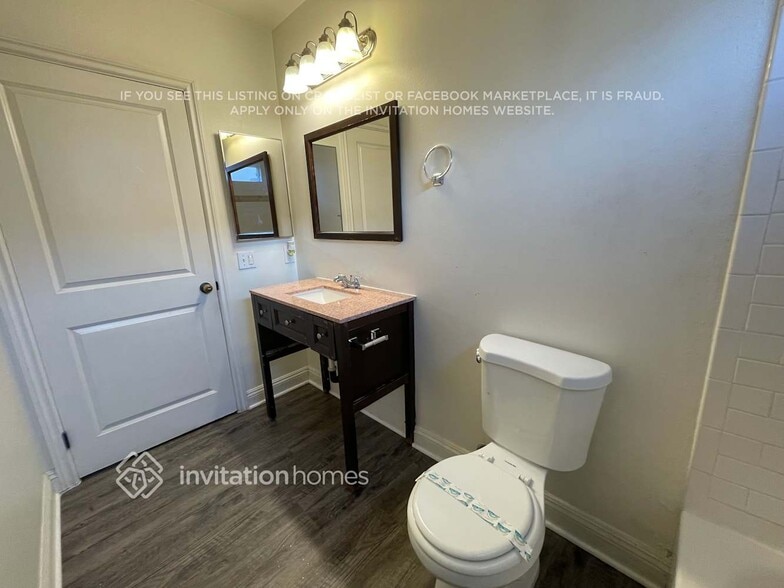 Building Photo - 1240 W 82nd St